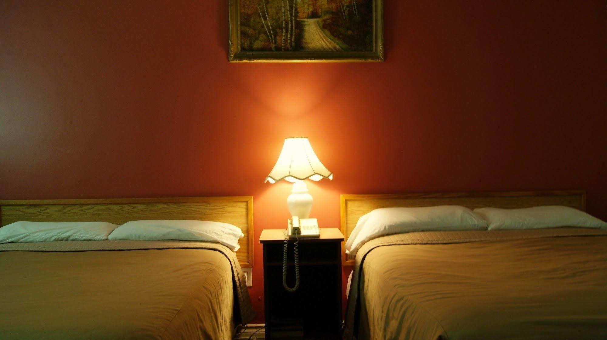 Blue Jay Motel Peterborough Bagian luar foto