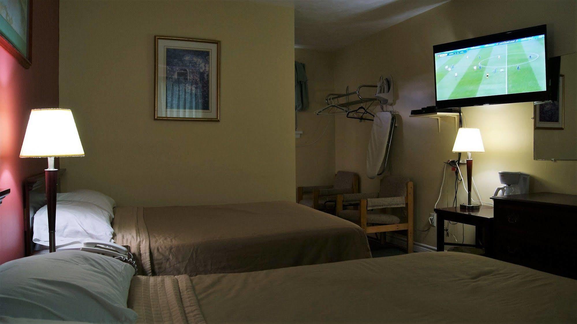 Blue Jay Motel Peterborough Bagian luar foto