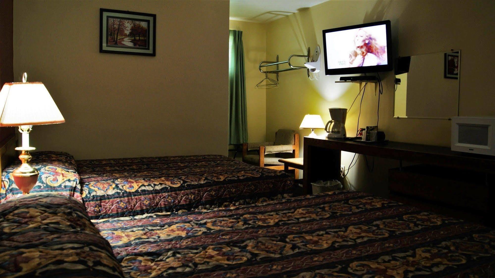 Blue Jay Motel Peterborough Bagian luar foto