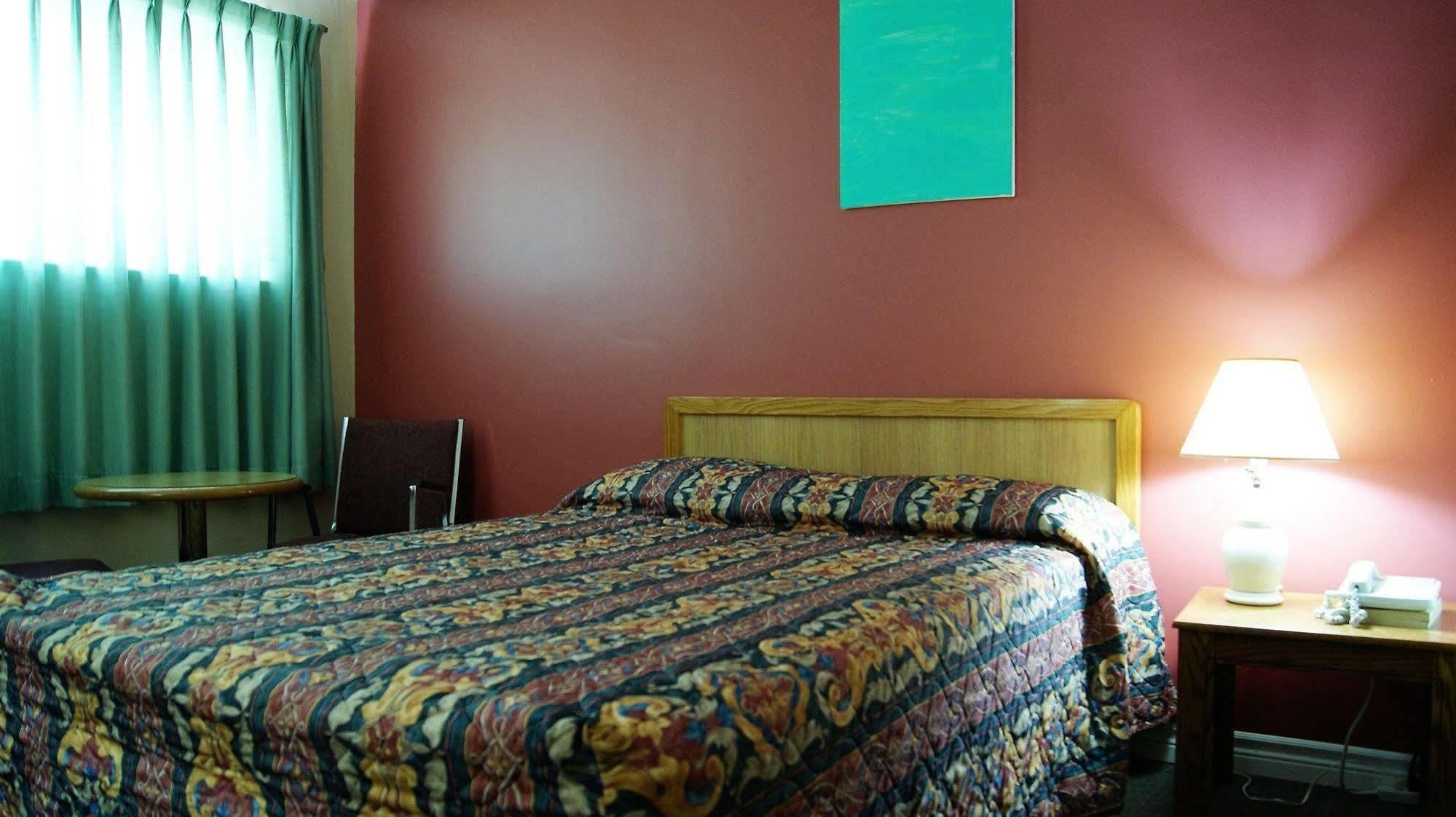 Blue Jay Motel Peterborough Bagian luar foto
