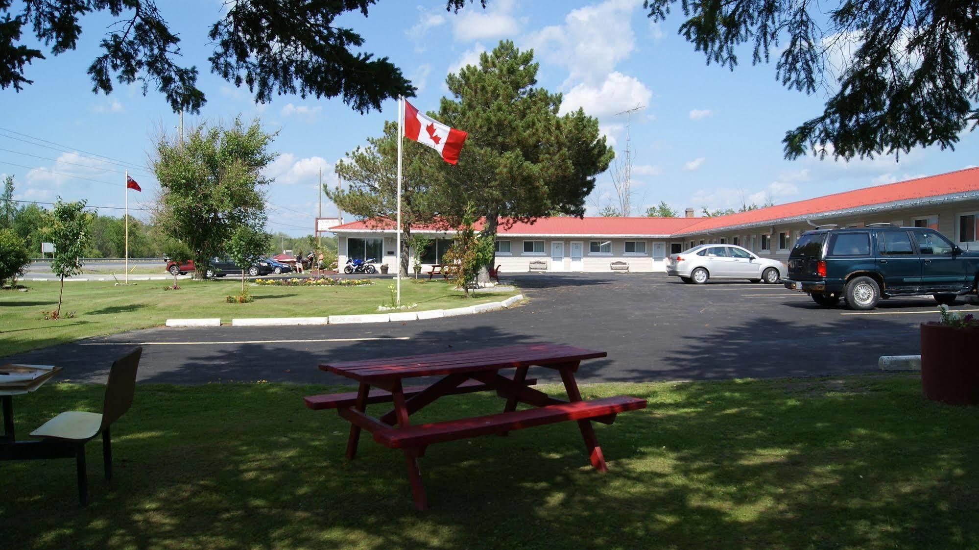 Blue Jay Motel Peterborough Bagian luar foto